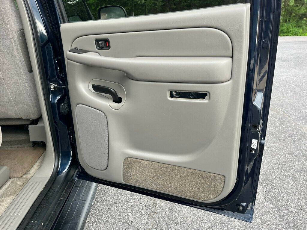 2005 Chevrolet Suburban 43