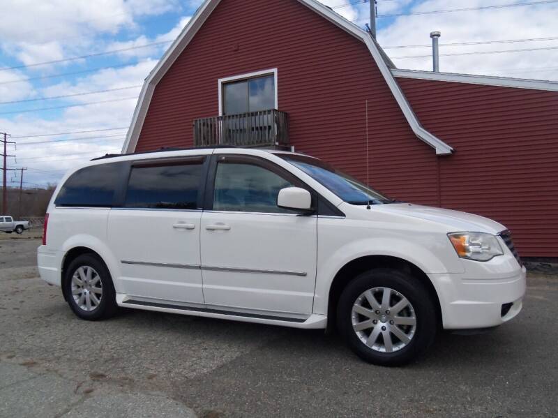 2009 Chrysler Town and Country for sale at Red Barn Motors, Inc. in Ludlow MA