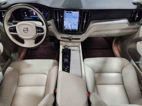 2023 Volvo XC60 Recharge T8 Plus Bright Theme