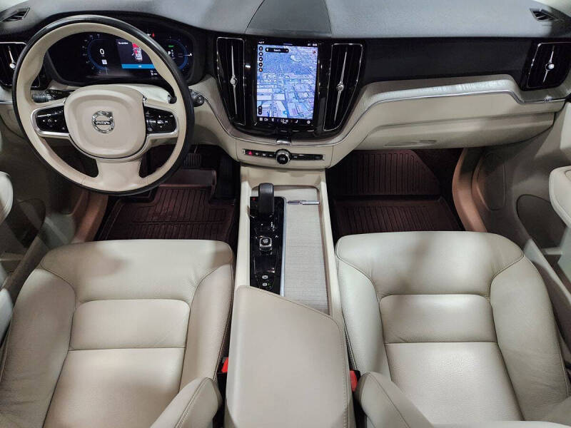 2023 Volvo XC60 Recharge T8 Plus Bright Theme