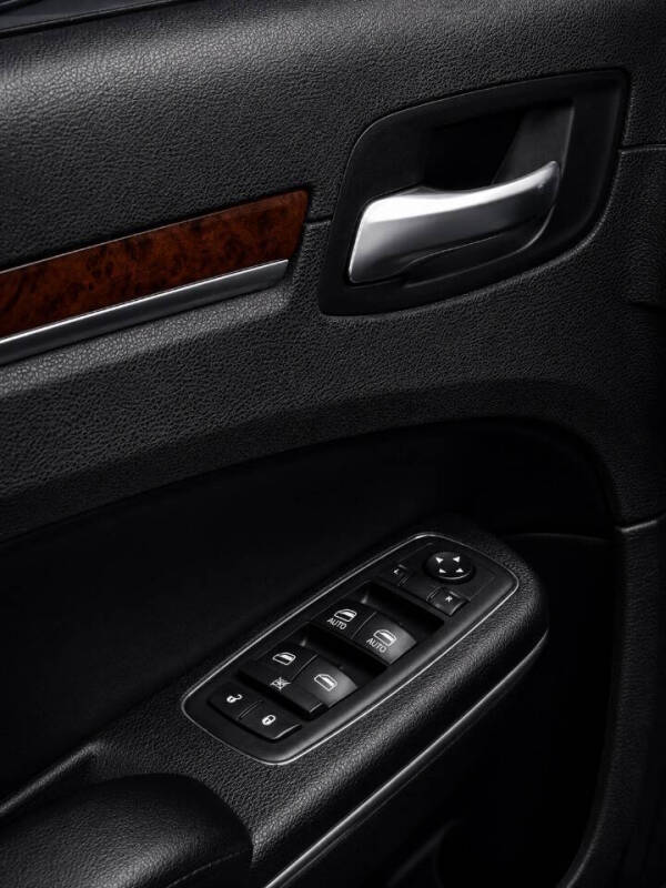 2012 Chrysler 300 Limited