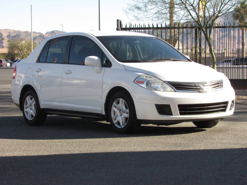 Nissan Versa's photo