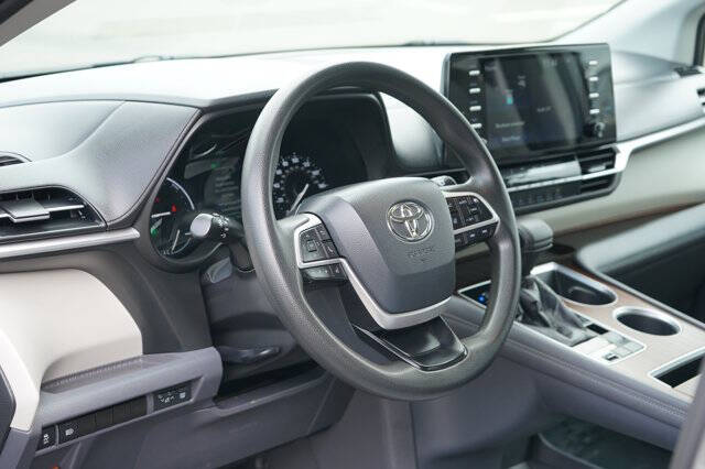 2021 Toyota Sienna LE 8-Passenger