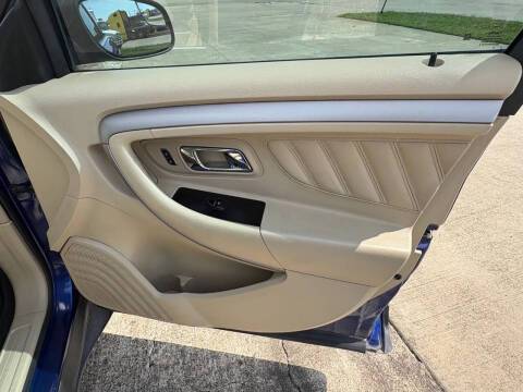 2013 Ford Taurus SE
