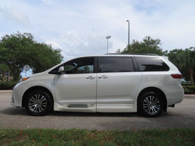 2018 Toyota Sienna XLE Premium 8-Passenger