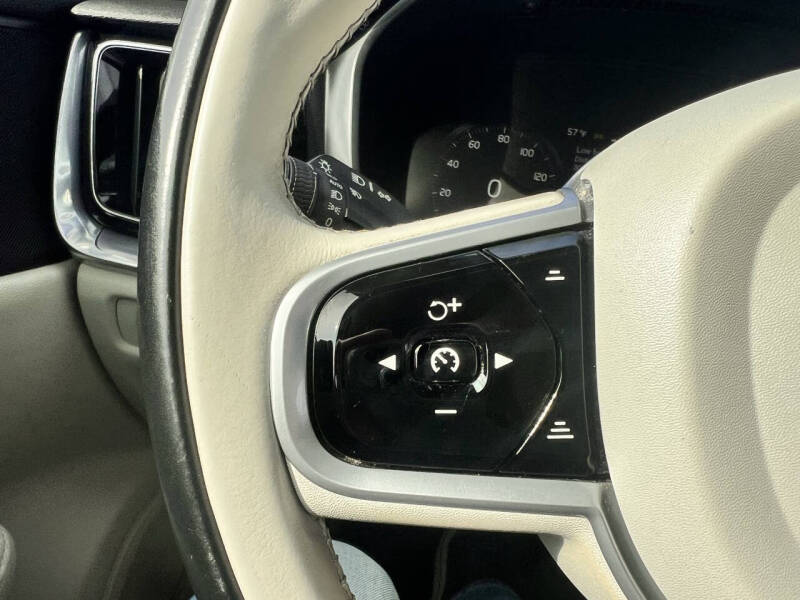 2020 Volvo V60 T5 Momentum