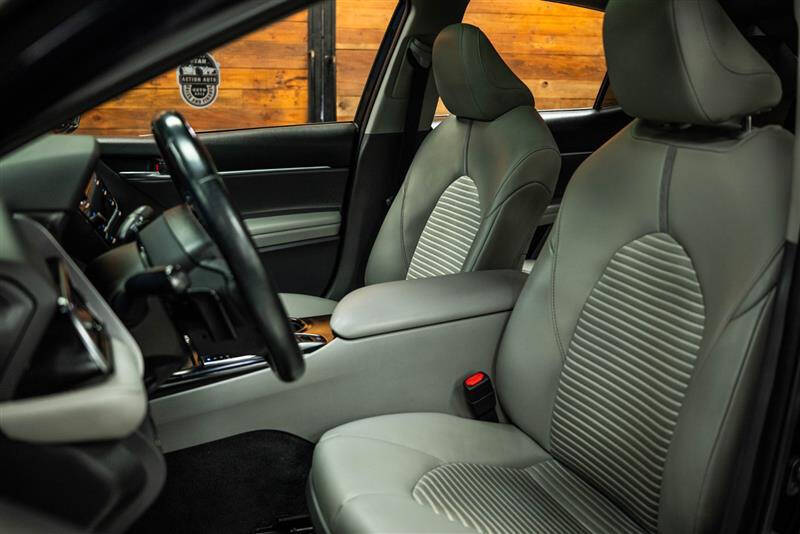 2020 Toyota Camry Hybrid SE