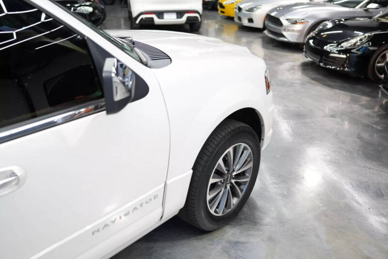 2017 Lincoln Navigator Select