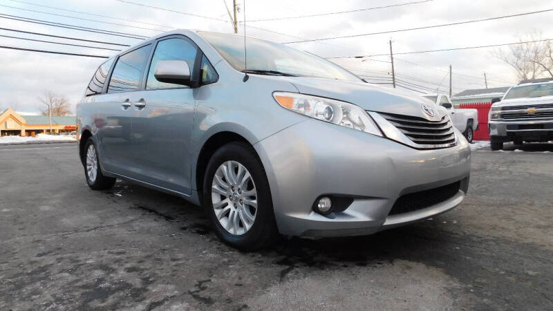 2012 Toyota Sienna XLE's photo