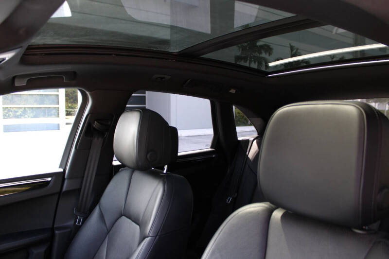 2016 Porsche Macan S