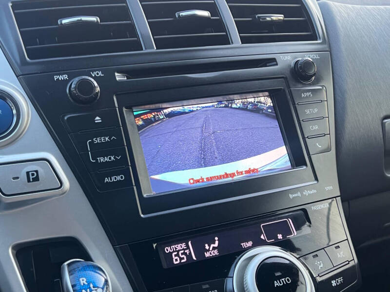 2013 Toyota Prius v Five