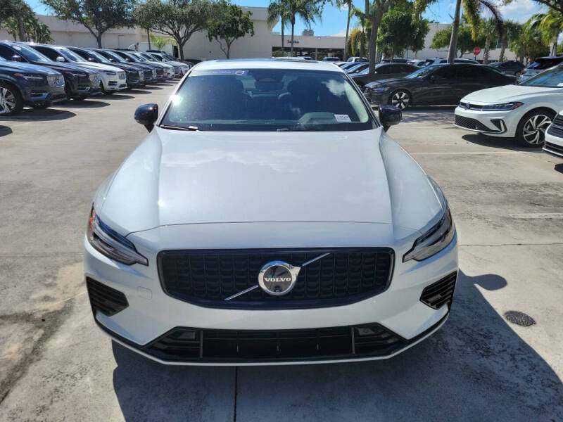 2024 Volvo S60 Recharge T8 Plus Dark Theme