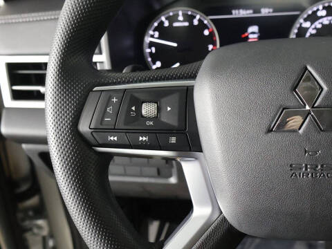 2026 Mitsubishi Outlander ES