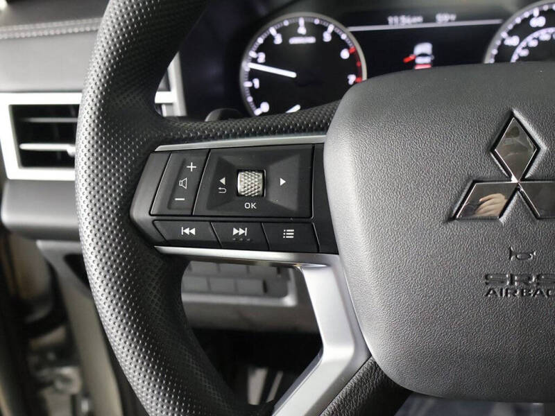 2026 Mitsubishi Outlander ES