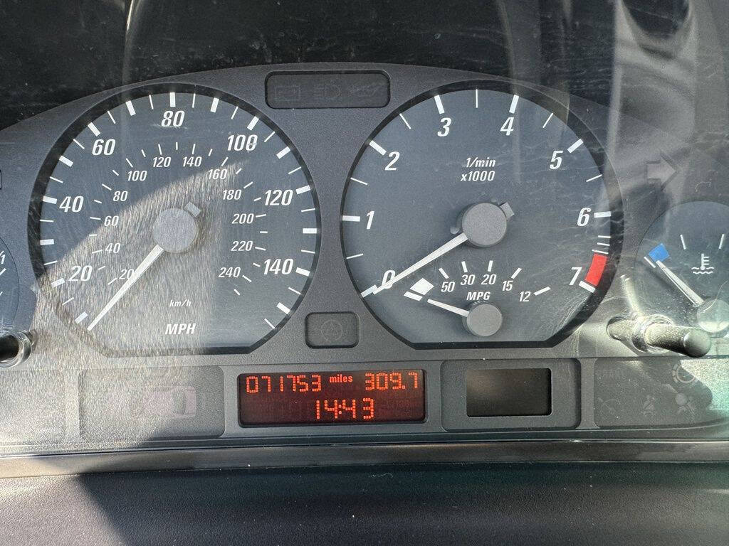 2004 BMW 3 Series 13