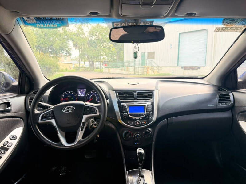 2013 Hyundai Accent SE