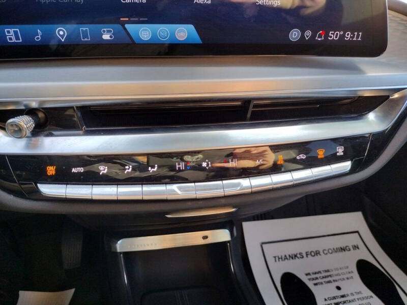 2025 Cadillac LYRIQ Luxury 3