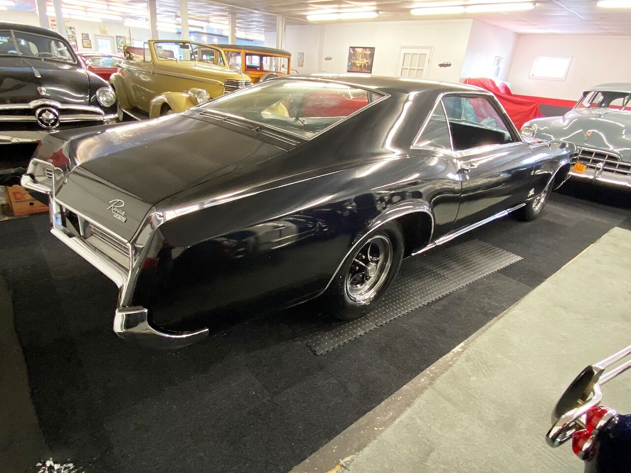 1966 Buick Riviera 19