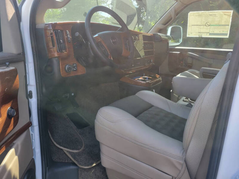 2023 GMC Savana 2500