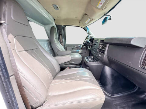 2022 Chevrolet Express 2500