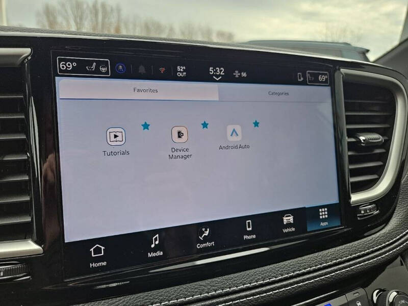 2026 Chrysler Pacifica Select