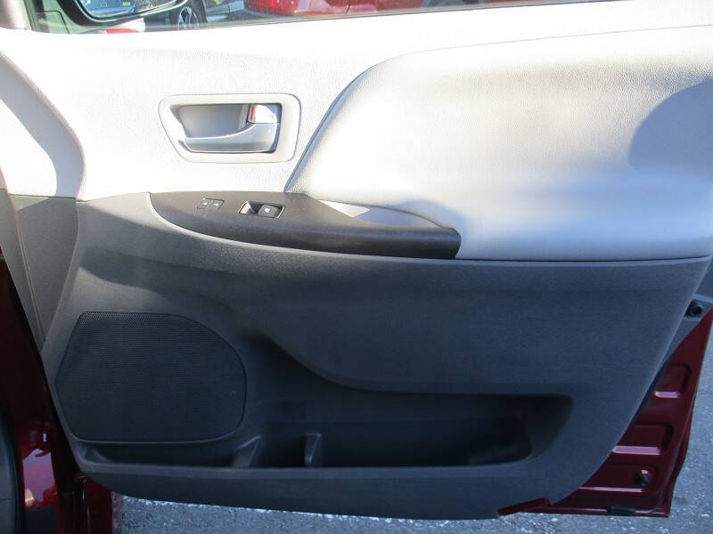 2018 Toyota Sienna LE 7-Passenger