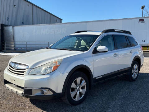 2012 Subaru Outback for sale at The Car Mart in Milford IN