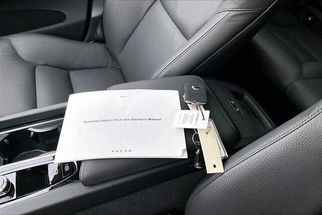 2025 Volvo XC60 B5 Plus Dark Theme