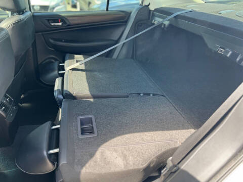 2017 Subaru Legacy 3.6R Limited