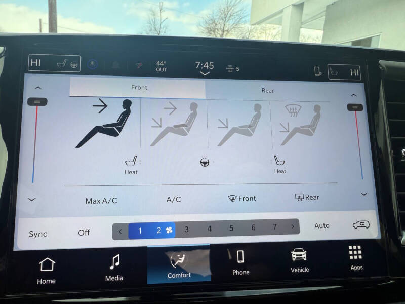 2026 Chrysler Pacifica Select