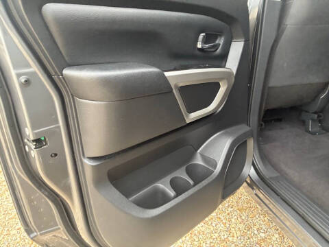 2023 Nissan Titan SV