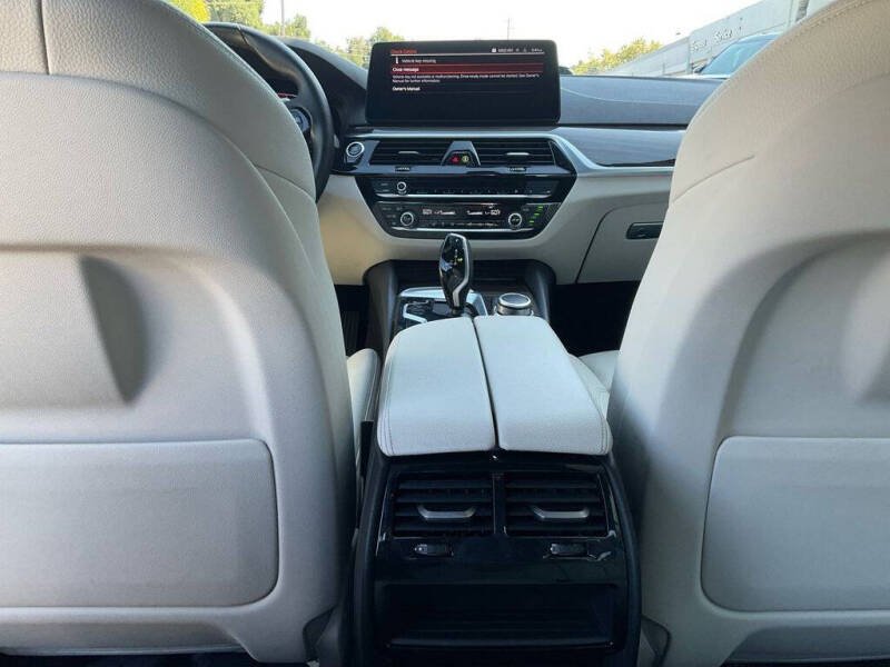 2022 BMW 5 Series 530i