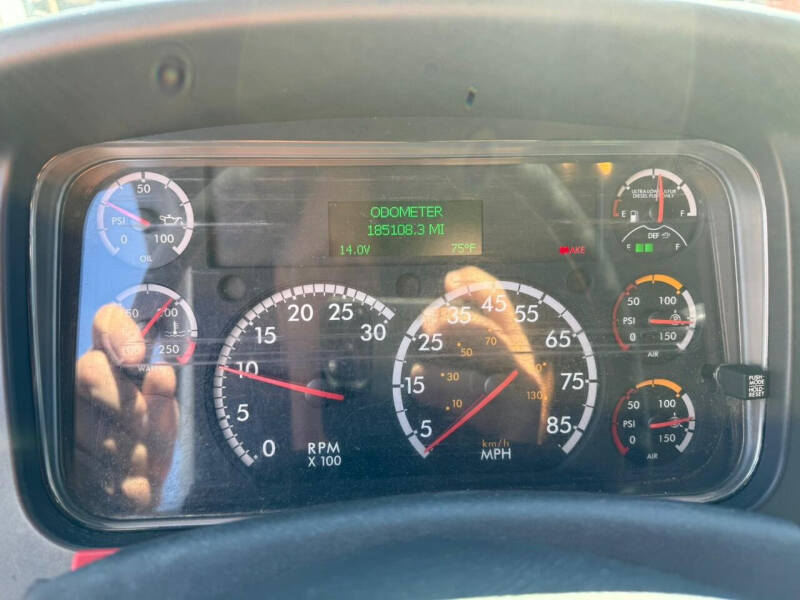 2017 Freightliner M2 106
