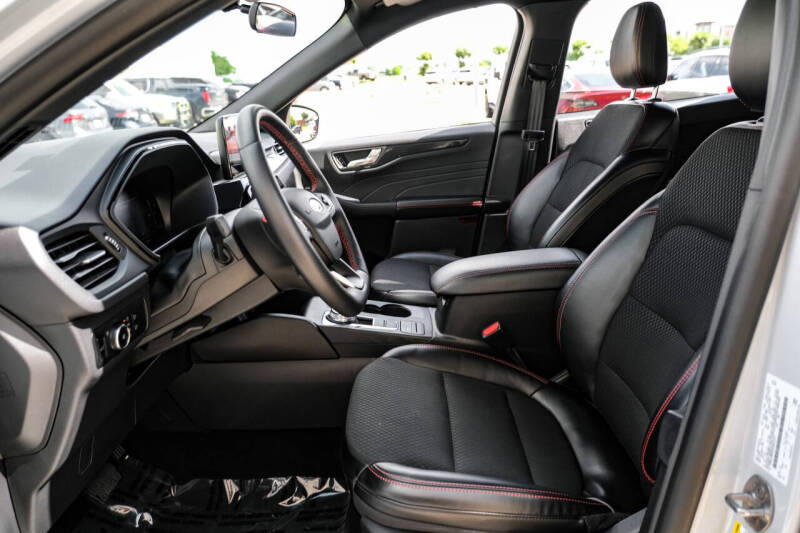 2025 Ford Escape ST-Line Select