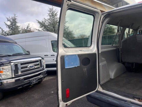 2011 Ford E-Series E-150 XLT