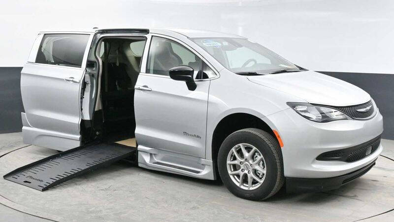2024 Chrysler Voyager LX's photo