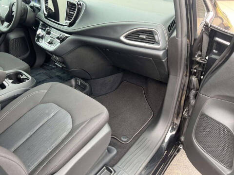 2024 Chrysler Pacifica Touring