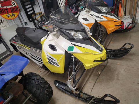 2017 Ski-Doo mxz