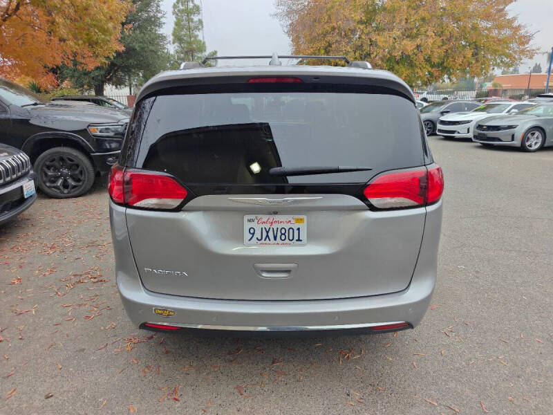 2018 Chrysler Pacifica Touring L