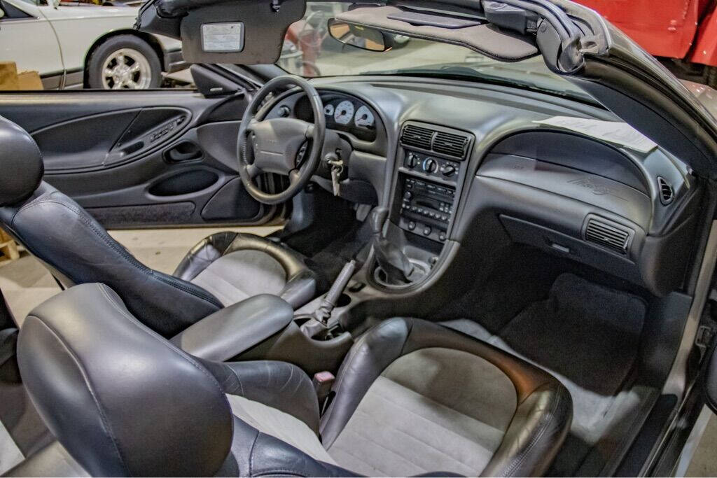 2001 Ford Mustang SVT Cobra 46