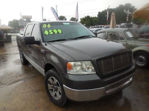 2006 Ford F-150 for sale at SCOTT HARRISON MOTOR CO in Houston TX