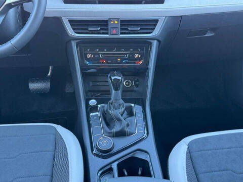 2025 Volkswagen Taos SE 4Motion