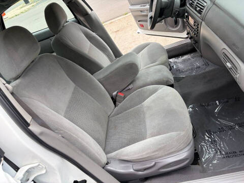 2005 Ford Taurus SE