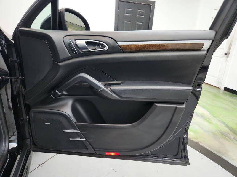 2013 Porsche Cayenne GTS