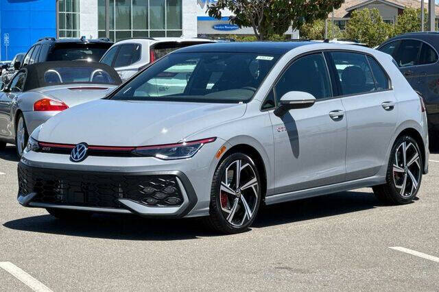 2025 Volkswagen Golf GTI SE