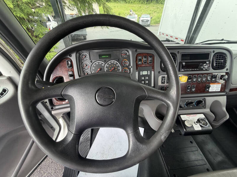 2019 Freightliner Business class M2