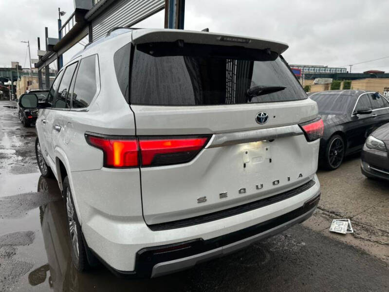 2024 Toyota Sequoia Platinum