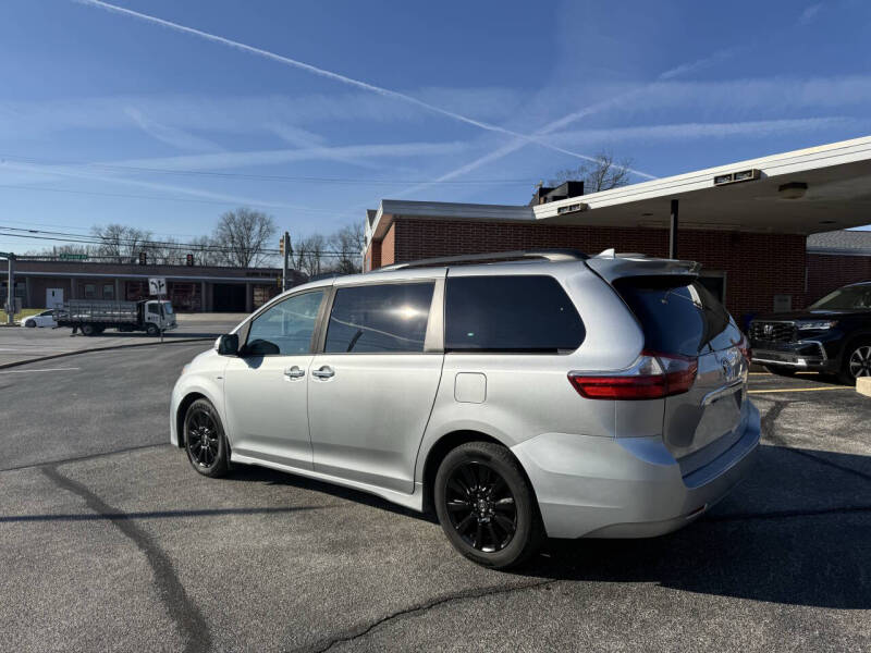 2020 Toyota Sienna XLE Premium 7-Passenger