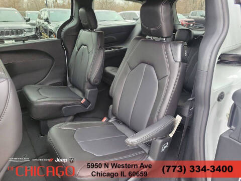 2026 Chrysler Pacifica Select