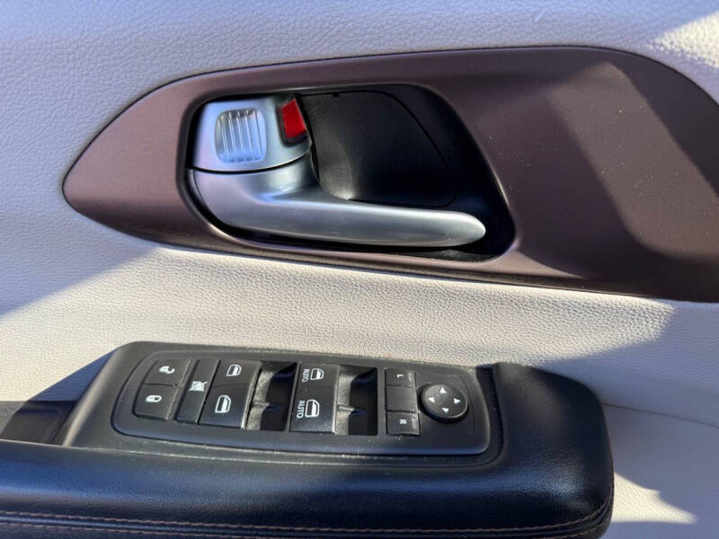 2017 Chrysler Pacifica Touring-L